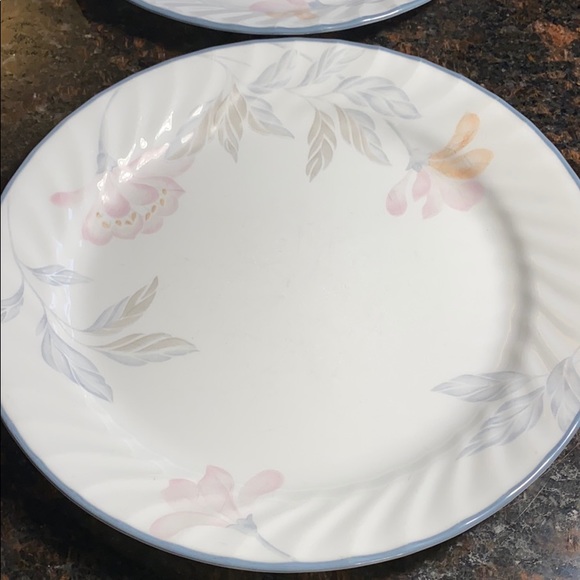 4 Corelle Pink Trio 10 1/4” Dinner Plates - Picture 2 of 8